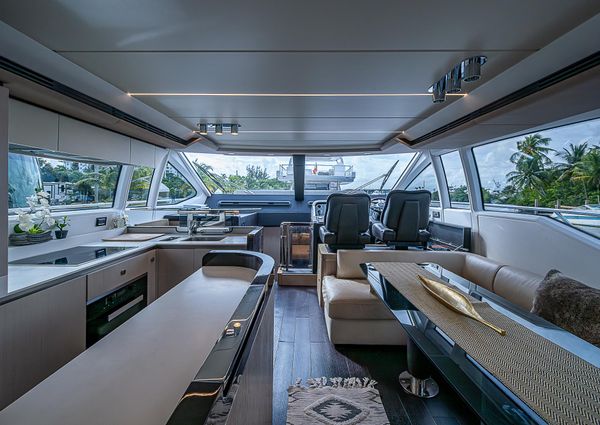 Azimut 66 image