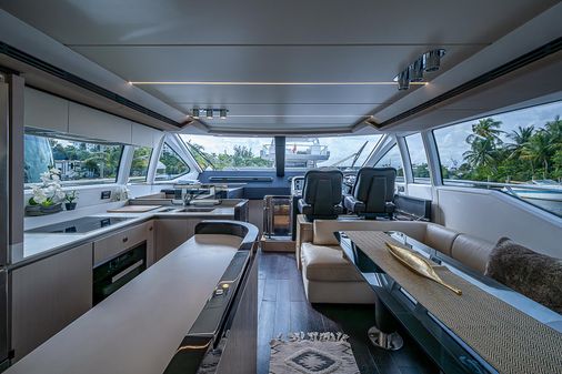 Azimut 66 image