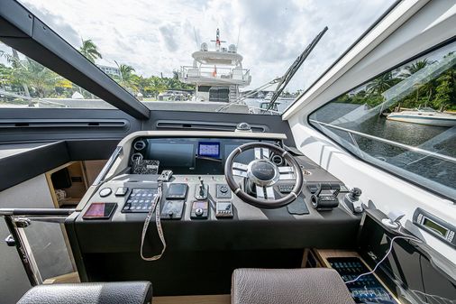 Azimut 66 image