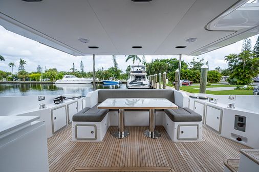 Azimut 66 image