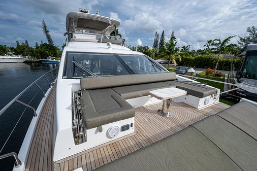 Azimut 66 image