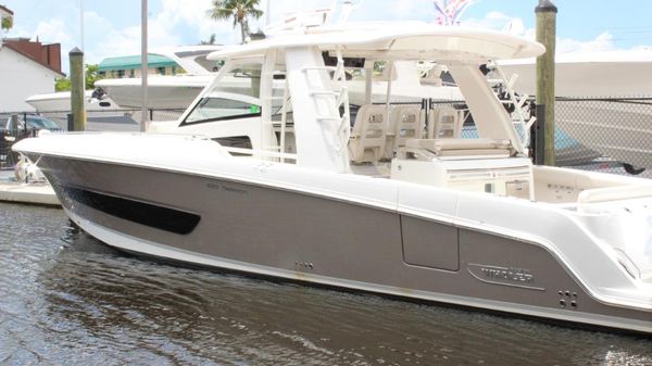 Boston Whaler 420 Outrage