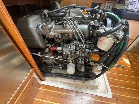 Catalina 385 image