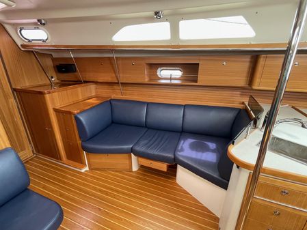 Catalina 385 image