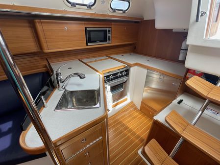 Catalina 385 image