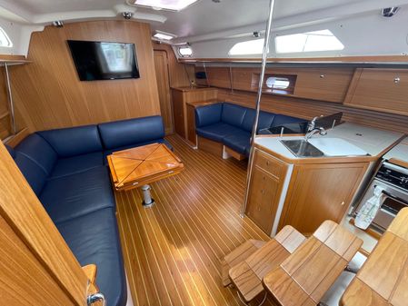 Catalina 385 image