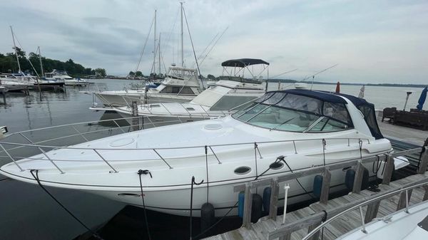 Cruisers Yachts 3870 Express 