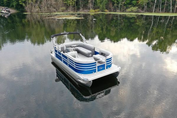 Montego Bay C8518 DLX Deluxe Cruising Pontoon - main image