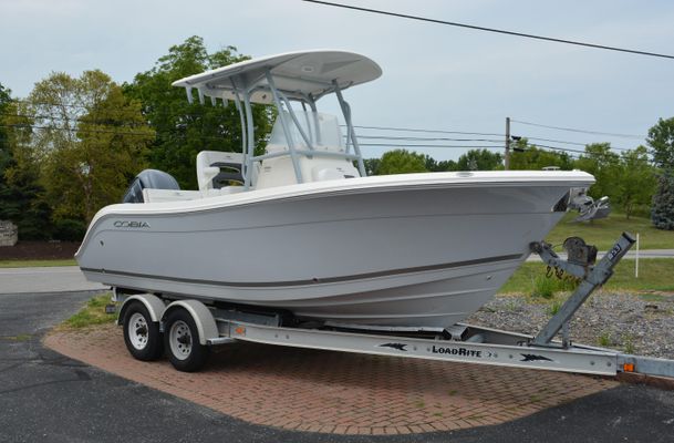 Cobia 220 Center Console - main image