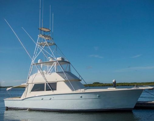 Hatteras Convertible - main image