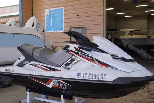 Yamaha-waverunner FX-SHO - main image