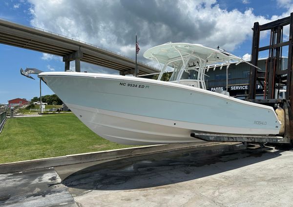 Robalo R300-CENTER-CONSOLE image