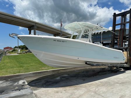 Robalo R300-CENTER-CONSOLE image