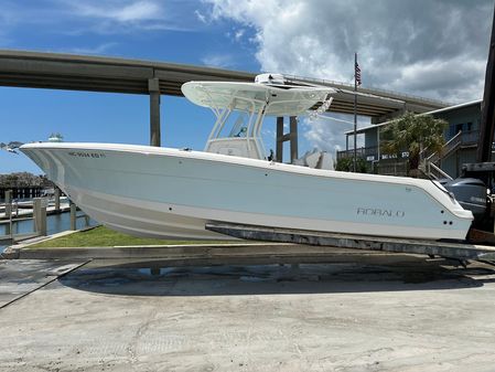 Robalo R300-CENTER-CONSOLE image