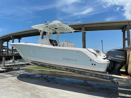 Robalo R300-CENTER-CONSOLE image