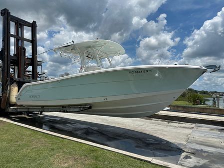 Robalo R300-CENTER-CONSOLE image