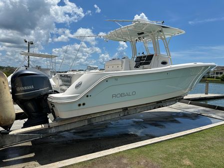 Robalo R300-CENTER-CONSOLE image