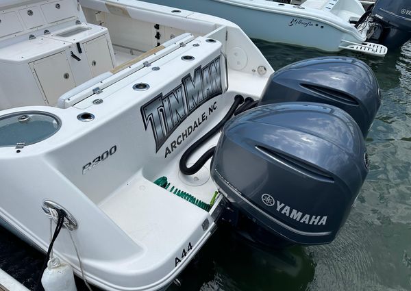 Robalo R300-CENTER-CONSOLE image