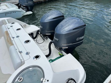 Robalo R300-CENTER-CONSOLE image