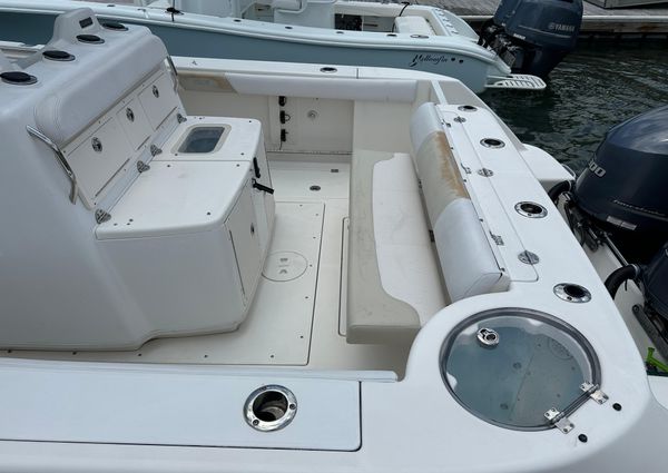 Robalo R300-CENTER-CONSOLE image