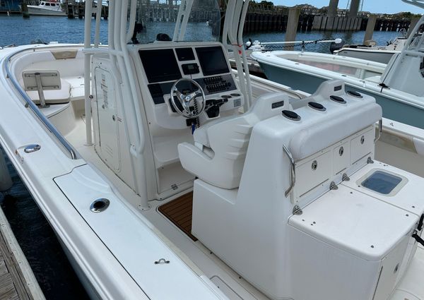 Robalo R300-CENTER-CONSOLE image