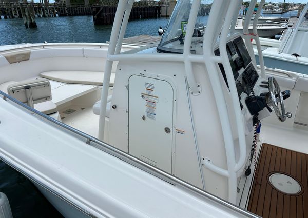 Robalo R300-CENTER-CONSOLE image