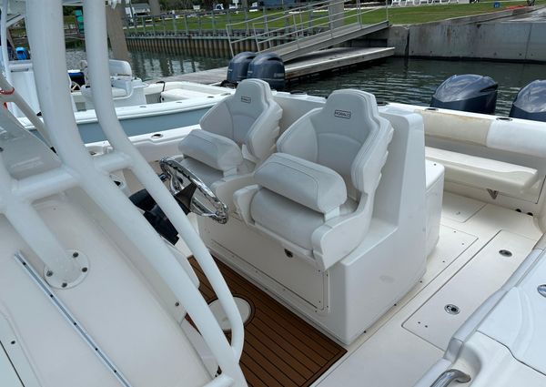 Robalo R300-CENTER-CONSOLE image