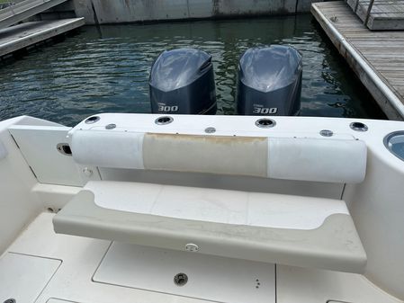 Robalo R300-CENTER-CONSOLE image