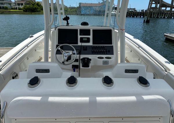 Robalo R300-CENTER-CONSOLE image