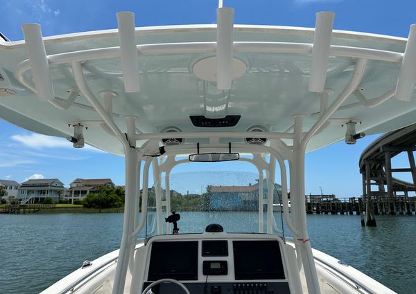 Robalo R300-CENTER-CONSOLE image