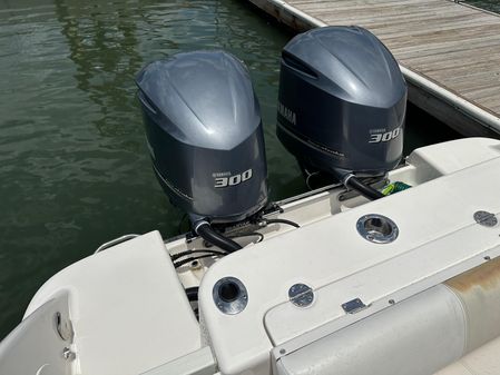 Robalo R300-CENTER-CONSOLE image