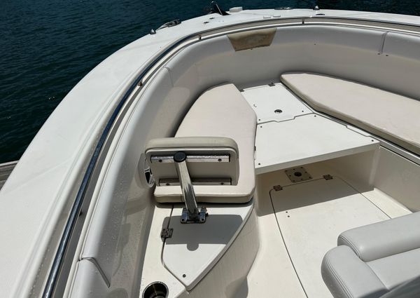 Robalo R300-CENTER-CONSOLE image