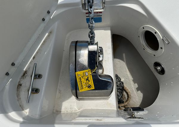 Robalo R300-CENTER-CONSOLE image