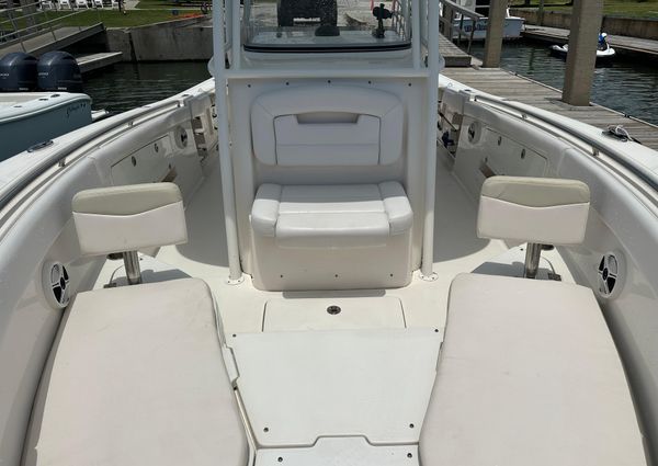 Robalo R300-CENTER-CONSOLE image