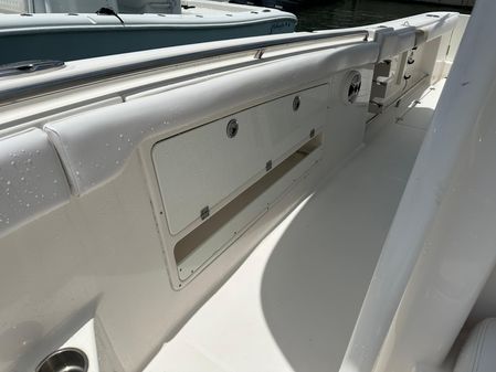 Robalo R300-CENTER-CONSOLE image