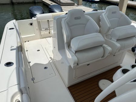 Robalo R300-CENTER-CONSOLE image