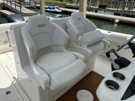 Robalo R300-CENTER-CONSOLE image