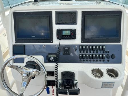 Robalo R300-CENTER-CONSOLE image