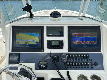 Robalo R300-CENTER-CONSOLE image