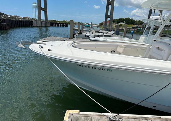 Robalo R300-CENTER-CONSOLE image