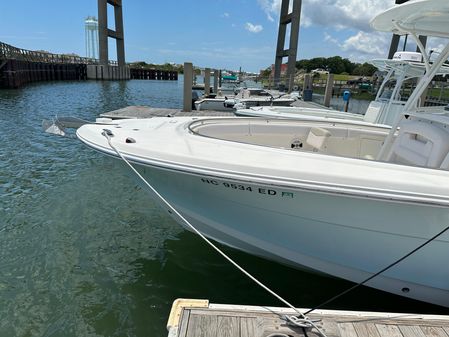 Robalo R300-CENTER-CONSOLE image