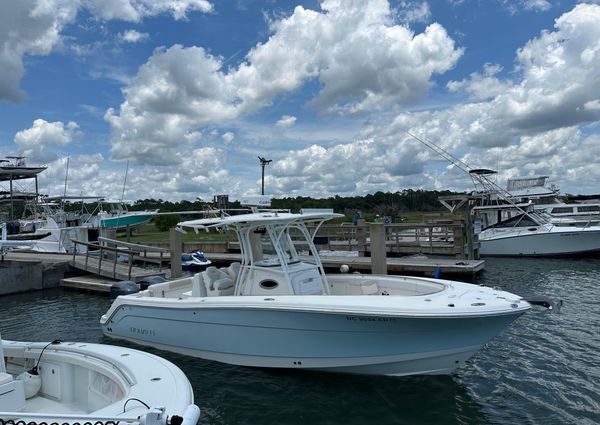 Robalo R300-CENTER-CONSOLE image