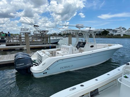 Robalo R300-CENTER-CONSOLE image