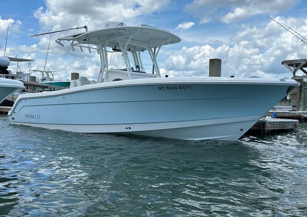 Robalo R300-CENTER-CONSOLE image