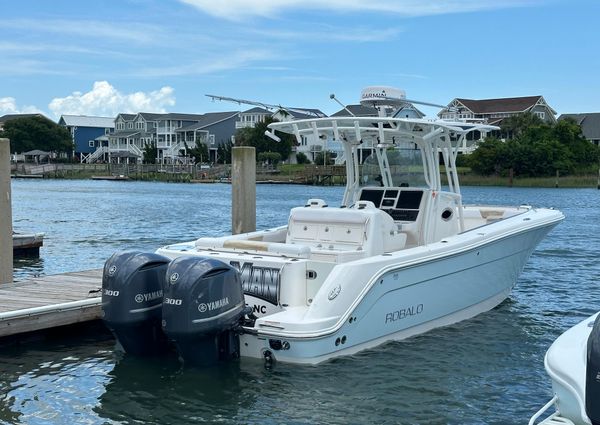 Robalo R300-CENTER-CONSOLE image