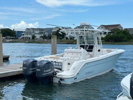 Robalo R300-CENTER-CONSOLE image