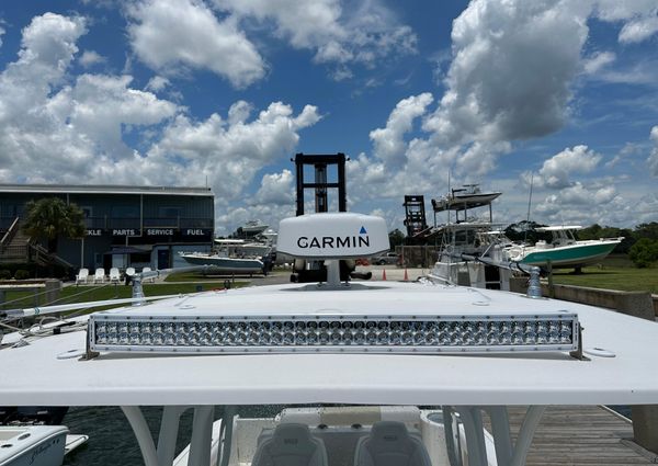 Robalo R300-CENTER-CONSOLE image