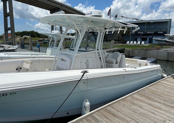 Robalo R300-CENTER-CONSOLE image