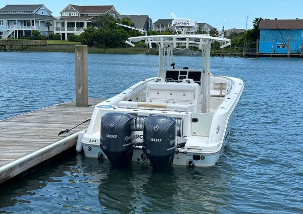 Robalo R300-CENTER-CONSOLE image