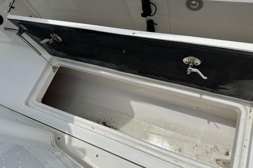 Robalo R300-CENTER-CONSOLE image